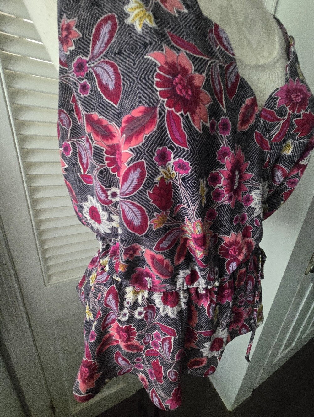 Nine Britton Floral Faux Wrap Scalloped  Peplum Cami Top NWT L - Picture 4 of 10